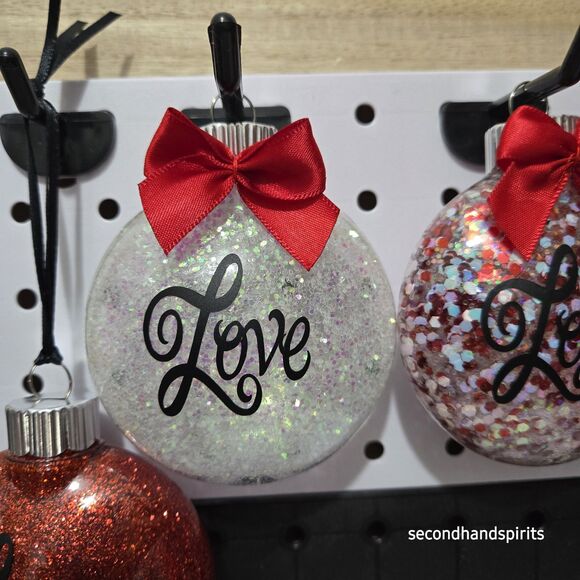 4 Round Love Ornaments Valentines Day Or Christmas Gifts - Picture 3 of 5